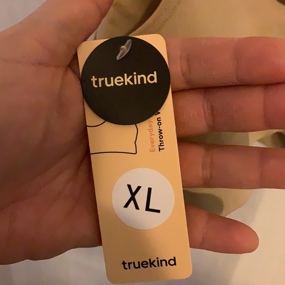 New with tags- lightly padded, bra. Size XL no up size - Picture 3 of 5